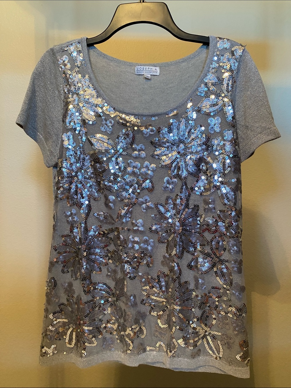 Joseph A Silver Sequin Floral Short Sleeve Scoop Neck Top